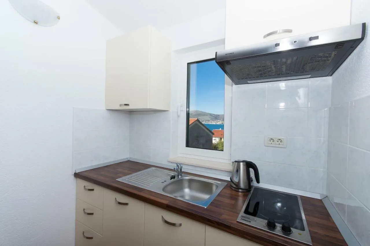 Apartments Fumija Trogir 0*,